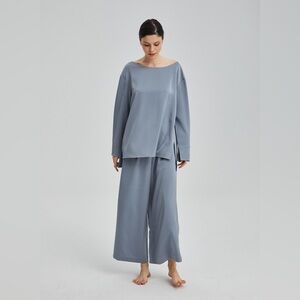 Nap Loungewear Boat Neck Satin 2 Piece Set
Top
Pants
Blue
Relaxed Fit
Medium